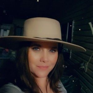 Meet your Posher, Aleta